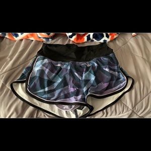 LuLulemon wunder under size 6 with a 2.5 in inseam